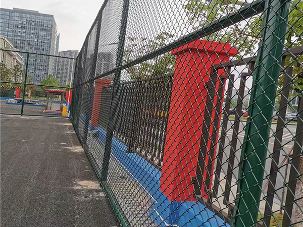 籃球場圍欄